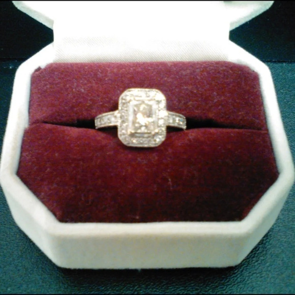 TIMELESS VINTAGE DIAMOND WHITE GOLD PRINCESS CUT ENGAGEMENT WEDDING RING JEWELRY - Picture 3 of 3